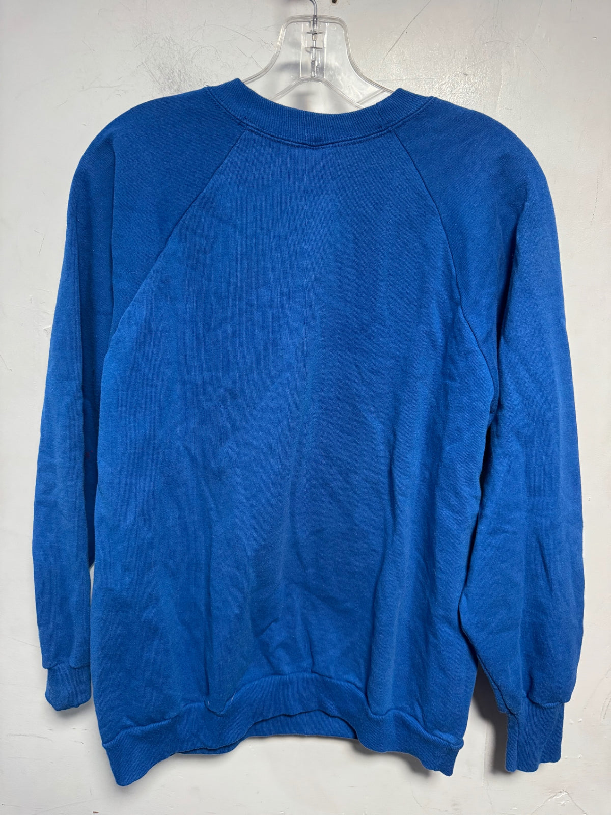 Not visible Long sleeve Not visible Blue