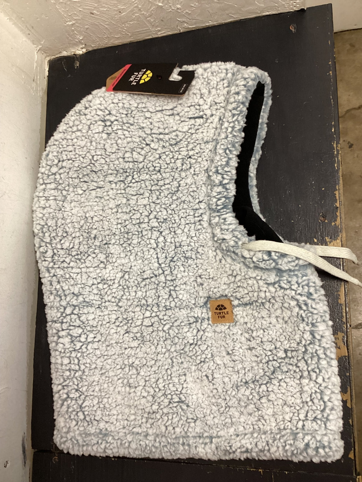 Turtle Fur Overhood Light gray and white