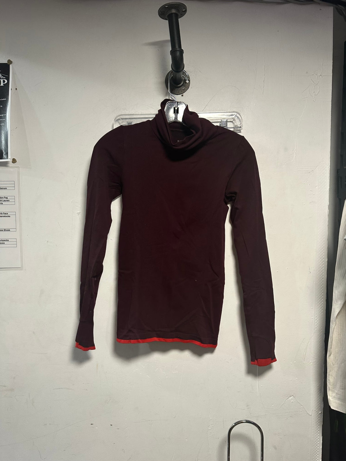 Athleta Long sleeve xs Maroon with red accents