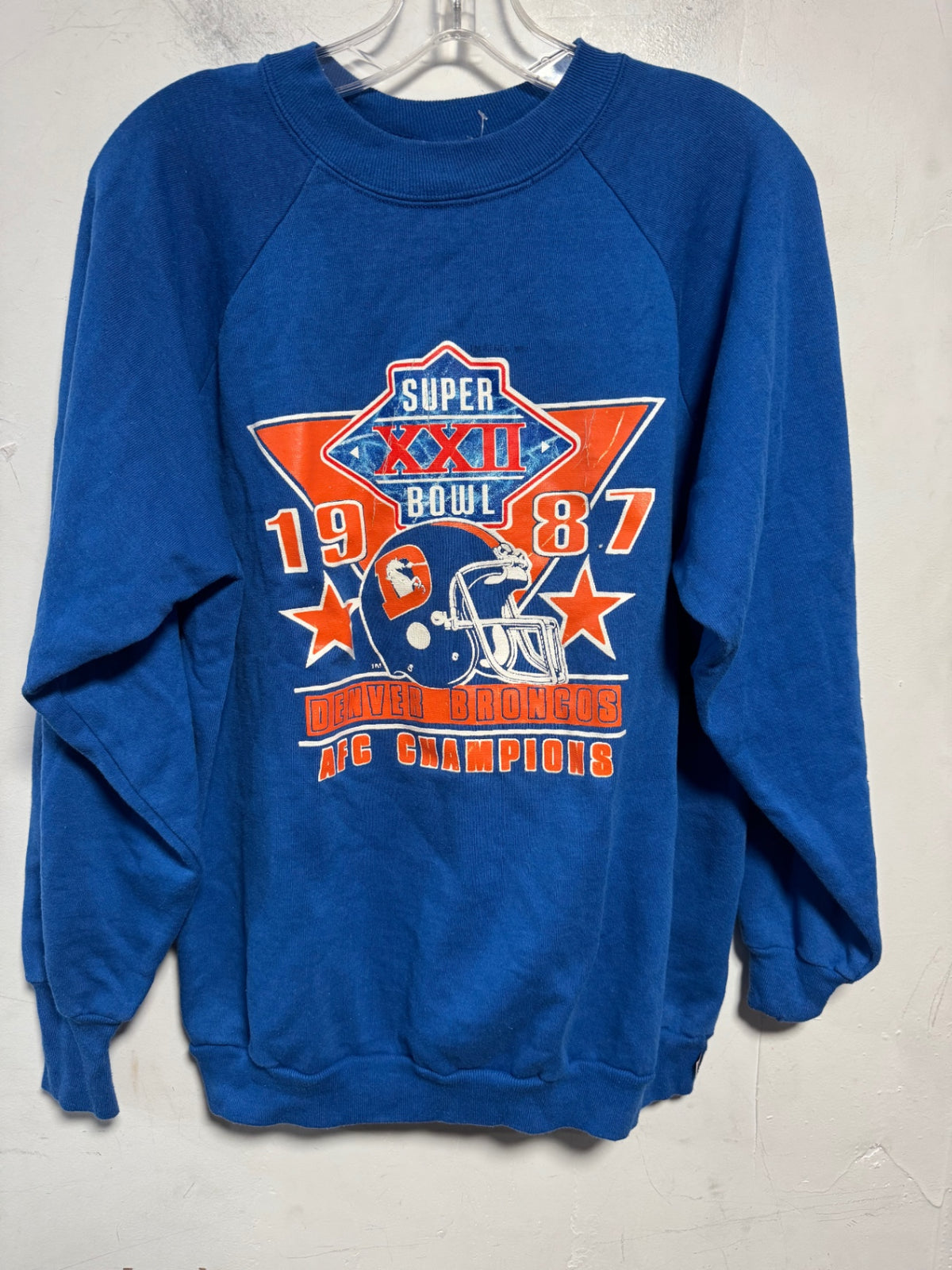 Not visible Long sleeve Not visible Blue